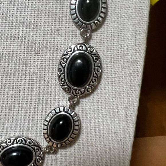 NWT Scroll by Dillard’s Reversible Elegant Black & Silver Necklace #J3 - Picture 4 of 9